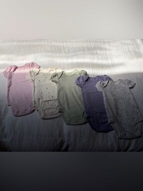 Carter’s - Set of 5 Pastel Baby Girls Short Sleeve Bodysuits - Like New - 3m